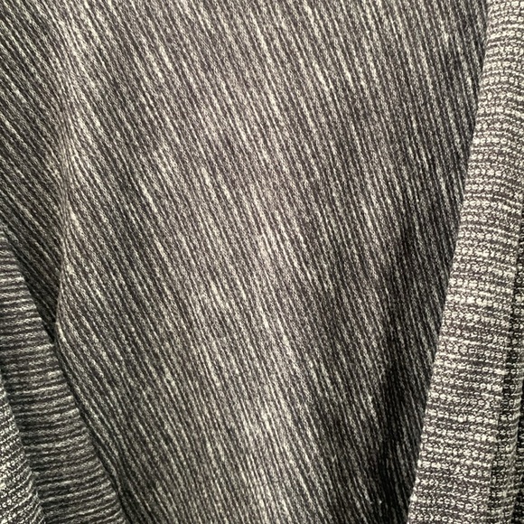 Lululemon Gray Striped Vinyasa Reversible Convertible Snap Scarf - Picture 5 of 9